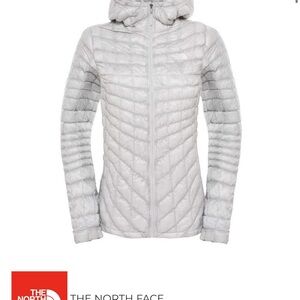 The North Face Women's Light Gray Puffer Jacket